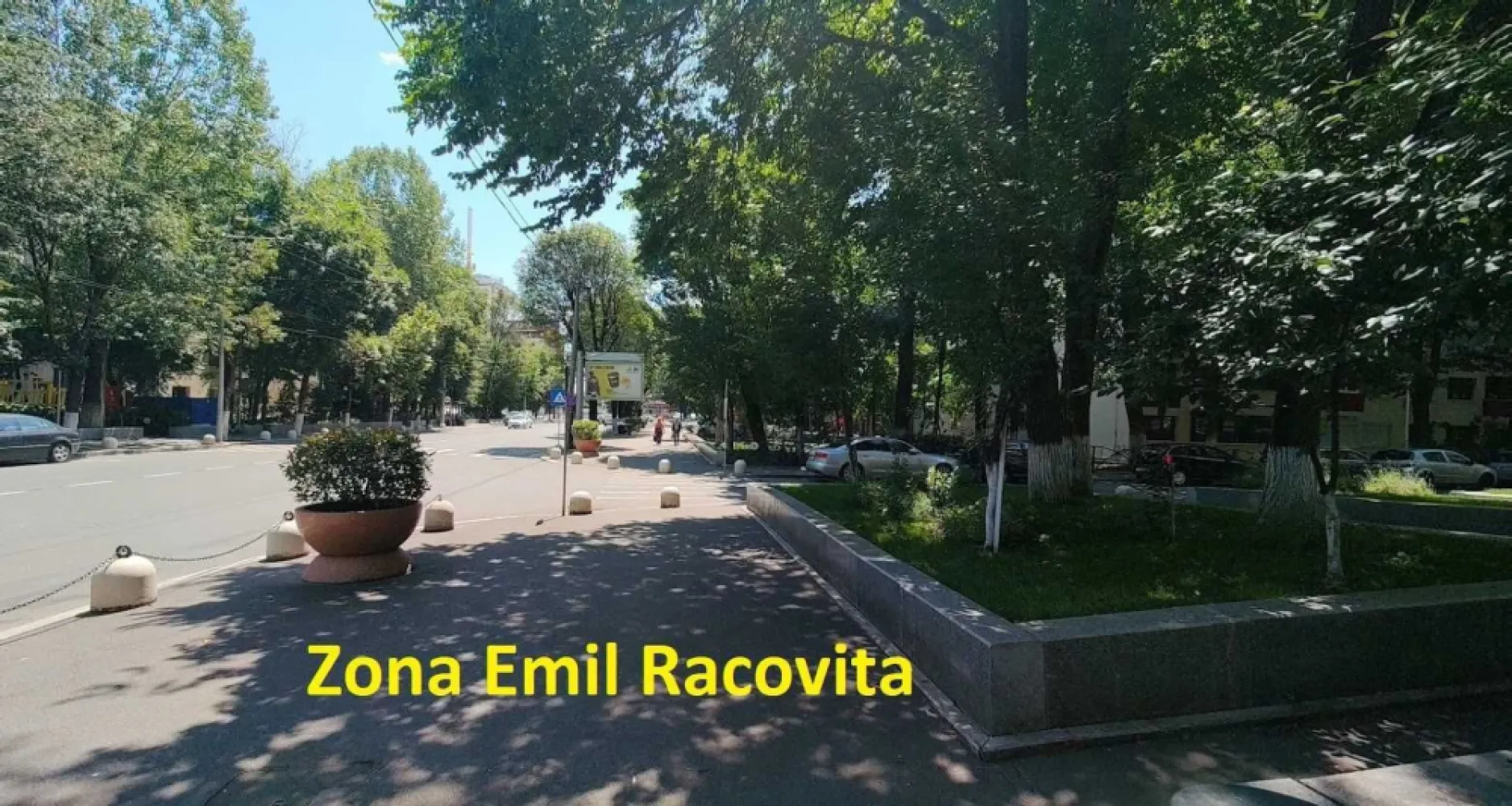 Apartament 4 camere Berceni Emil Racovita de vanzare - artament cu 4 camere de vanzare Berceni -Emil Racovita-in apropierea stiilor de metrou Piata Sudului si Aparatori! Situat la parter intr-un bloc cu 4 etaje edificat in anul 1971. Bloc fara risc seismic construit din diafragme de beton armat si anumiti pereti de caramida. Apartament semidecomandat cu 3 dormitoare + camera de zi + 2 bai + debara + balcon foarte mare, cca 7,5 mp. Sectorul 4 este probabil cel mai ingrijit si frumos din oras. Cartier curat cu multe spatii verzi, locuri de joaca pentru copii si parcari de resedinta amenajate. Parcurile Tineretului, Carol, Oraselul Copiilor,Lumea Copiilor, Parcul Natural Vacaresti sunt locuri in care puteti petrece timp singuri sau cu copiii. Recent a fost finalizat patinoarul Berceni Arena. Scoli, gradinite, crese, magazine, centre comerciale in apropiere. Acces usor catre centrul orasului cu metroul si transportul public de suprafata ( sau cca 10 minute cu autoturismul). Locatia este pe traseul mijloacelor de transport in comun STB(statie la cca 2 minute) si in apropierea a doua statii de metrou (cca 8-10 minute de mers pe jos). Pe Autostrada A0 (noua centura a Bucurestiului) se poate ajunge practic in orice zona a orasului. Pentru vizionare sunati agentul imobiliar la tel nr. 07******27 Apartament curat, fara modificari interioare,fara imbunatatiri, nelocuit, disponibil imediat! Pret 107.000 euro Oferta prezentata de agentie imobiliara. Comision cumparare 3%