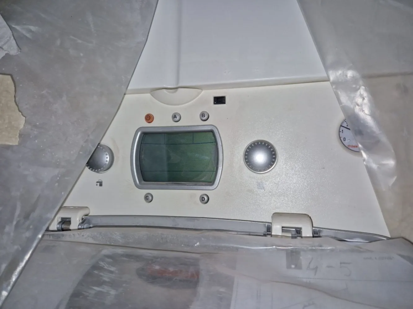 Inchiriez /Vand Spatiu Birouri P+ 5 E , sector 2,Bucurest,Central,lang - Imobil disponibil pentru vanzare sau inchiriere,Spatiu de Birouri in suprafata de 549 mp. Regim de inaltime:P+5E, compartimentate diferit pe fiecare etaj. Spatiu este la gata exterior și la alb avansat în interior. Predarea se poate face imediat. .Utilitati : - curent,apa,gaz,canalizare, internet, Cladire este dotata cu lift Schindler NOU,incalzire cu centrala termica pe fiecare nivel. Cladirea beneficiaza de sistem de aer conditionat,casetat in tavan. Izolat exterior cu polistiren de 10 cm iar la interior cu vata minerala de 10 cm( izolata foarte bine) Grupuri sanitare ( cate 2 pe fiecare nivel) Compartimentarea permite o functionalitate diversa. Predare se face la cheie la exterior și la alb avansat la interior! Pretabil pentru clinica stomatologica, birouri, spatii comerciale, activități sportive etc. Disponibil pentru închiriat întreaga cladire. Parcare 4 localuri in fata cladirii, 2 concesiune și sparcari disponibile de la Domeniu Public aflate lângă cladire. Proprietar ,COMISION 0. Posibilitatea de inchiriere!!! Pentru mai multe detalii la nr de tel: 07******85