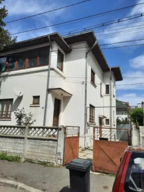 Vilă de vânzare București
