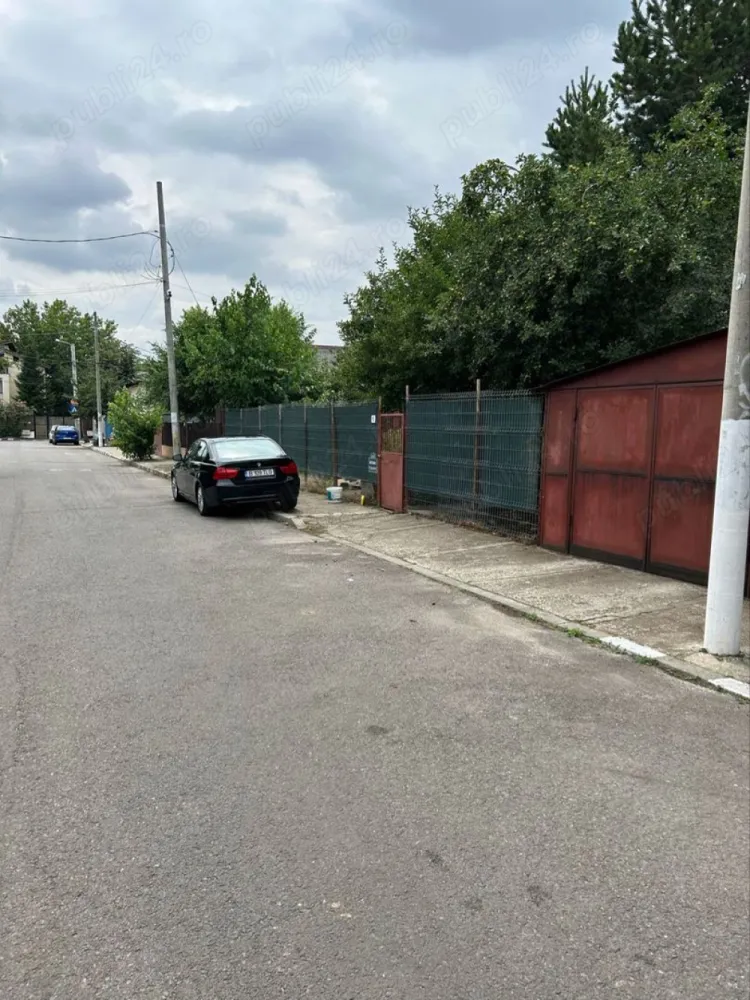vand casa curte - vand casa cu teren de 840 mp in bucuresti, sector 6 , cartier giulesti, zona linistita, toate utilitatile. terenul are o deschidere de 20metri si o lungime de 40 de metri si este situat la 3 minute de statia de tramvai si 1 minut mers pe jos de cea de autobuz. pret 320000 euro, absolut fix!