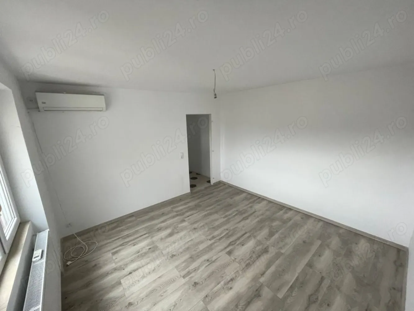 Ag BRASADAS vinde apt 2 cam Botizului 60 mp etaj4. - Agenția BRASADAS vinde apartament DECOMANDAT cu 2 camere situat pe Botizului la etajul 4/4, bucatarie,hol,baie,balcon si beci. Apartamentul a fost recent complet renovat,avand instalatie electrica si instalatie de incalzire noua,balcon inchis .
