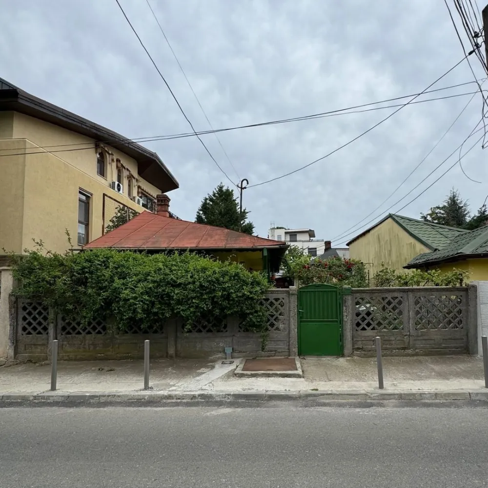 Casa cu teren zona Mărțișor langa parc Lumea Copiilor Brâncoveanu - Coproprietari, cadastru și intabulare făcute în 2023, acte și impozite la zi, fără litigii.