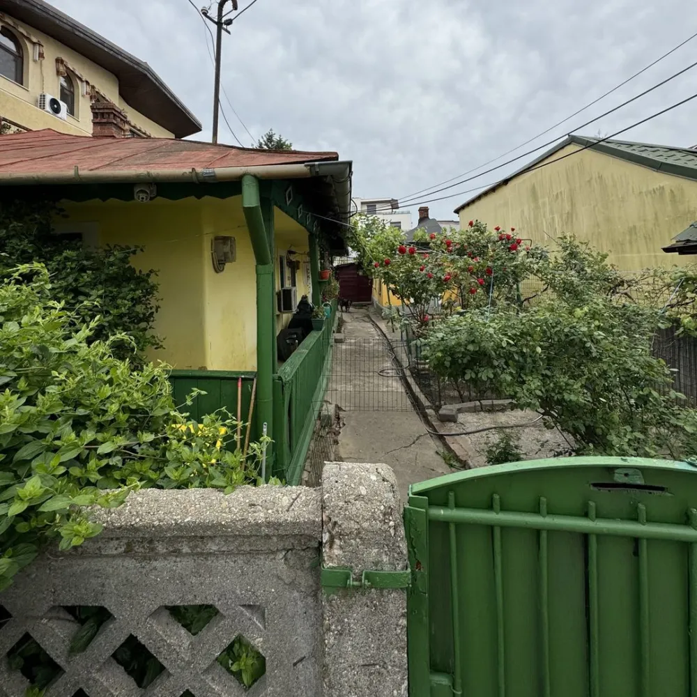 Casa cu teren zona Mărțișor langa parc Lumea Copiilor Brâncoveanu - Coproprietari, cadastru și intabulare făcute în 2023, acte și impozite la zi, fără litigii.