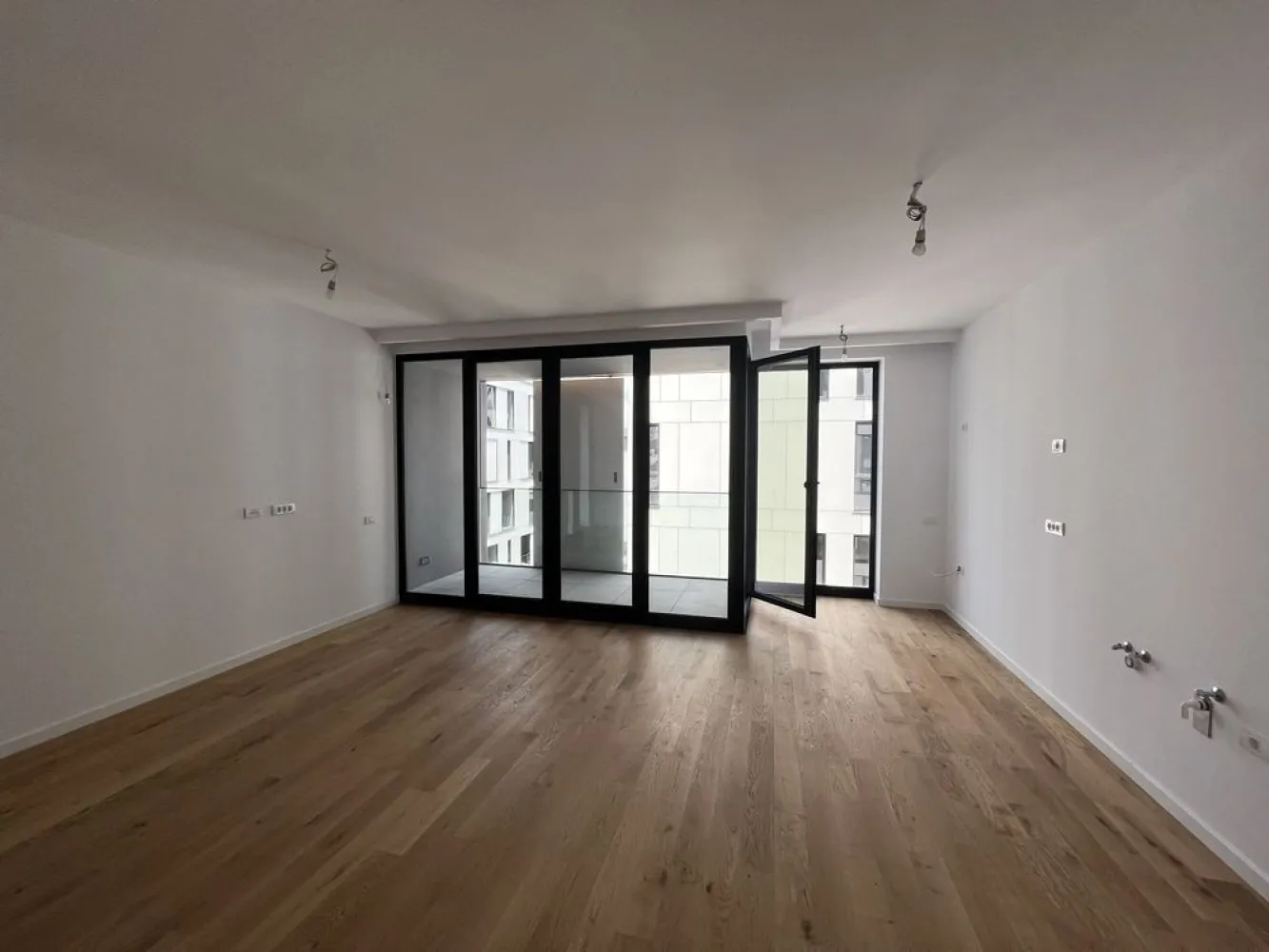 Inchirie apartament 2 camere spatios WIN Herastrau - Inchiriez apartament cu 2 camere nou finisat, in complex nou elegant, cu loc de parcare. Apartamentul are balcon si un spatiu care se poate inchide pentru dormitor Zona linistita, conplex ultramodern Se poate mobila la cefere in functie de preferinte