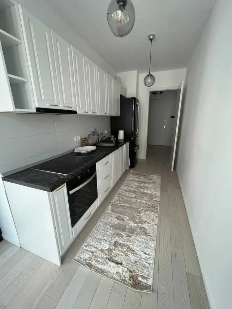 Inchiriere Apartament 2 camere Win Heratsrau-parcare - Global Imob Estate va ofera spre inchiriere un apartament de 2 camere situat in complexul rezidential Win Herastrau, la etajul 4 din 5, cu o suprafata de 65 mp utili. Apartamentul este complet decomandat, mobilat si utilat modern, avand un balcon si aer conditionat LG in fiecare camera. Descriere apartament: - Bucatarie inchisa, complet echipata; - Incalzire in pardoseala pentru un confort termic optim; - Aer conditionat LG in fiecare camera; - Loc de parcare inclus. Vecinatati: - La doar 5 minute de Parcul Herastrau; - In apropiere de mall-urile Promenada si Baneasa Shopping City; - Scoli, gradinite, banci si magazine la indemana. Acest apartament este ideal pentru cei care doresc sa locuiasca intr-o zona verde si linistita, dar cu acces rapid la toate facilitatile urbane importante. Comision agentie 50%