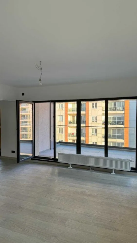 Duplex 4 camere, 182,10 mp, rezidential Select Dudesti - Direct de la propietar, duplex nou 2024, complet utilat (centrala, obiecte sanitare baie, apa, curent, gaze), cu un aspect impecabil, luminos, intr-o zona centrala linistita. Apartamentul duplex are 4 camere, decomandat, aproape de statia de metrou Dristor. Locuinta se afla la etaj 11-12/12 intr-un bloc din complexul Select Residences, aflat pe calea Dudesti nr. 186, sector 3. Locuinta se poate ocupa imediat si nu include loc parcare. ( se pot achizitiona de la dezvoltator ) . Se poate vande si spre sociatate cu factura negociabil. Pretul afisat include TVA si este valabil pentru persoane fizice, pentru persoane juridice se modifica cu taxare inversa.