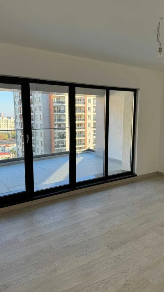 Duplex 4 camere, 182,10 mp, rezidential Select Dudesti - Direct de la propietar, duplex nou 2024, complet utilat (centrala, obiecte sanitare baie, apa, curent, gaze), cu un aspect impecabil, luminos, intr-o zona centrala linistita. Apartamentul duplex are 4 camere, decomandat, aproape de statia de metrou Dristor. Locuinta se afla la etaj 11-12/12 intr-un bloc din complexul Select Residences, aflat pe calea Dudesti nr. 186, sector 3. Locuinta se poate ocupa imediat si nu include loc parcare. ( se pot achizitiona de la dezvoltator ) . Se poate vande si spre sociatate cu factura negociabil. Pretul afisat include TVA si este valabil pentru persoane fizice, pentru persoane juridice se modifica cu taxare inversa.