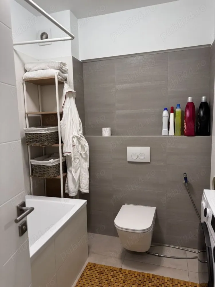 Apartament cu terasa si parcare,ultracentral ,str. Matei Voievod,finisaje de lux - URGENT PLECARE DIN TARA. Apartament de vânzare pe strada Matei Voievod nr. 60-62, o zona linistita si curata, fiind localizat vis-a -vis de UNATC, la 200m de PROTV, la intersectie cu str. Matasari si la 300m de Colegiul National Mihai Viteazul. Blocul a fost finalizat in 2021,iar apartamentul este complet mobilat si dotat, cu terasa proprie pentru relaxare si barbeque, totodata in pretul apartamentului intra si un loc de parcare in parcarea subterana proprie a blocului. Apartamentul se afla la parter inaltat (echivalent etaj 1). Pentru realizarea amenajarii interioare a fost implicata o echipa de designeri, fiind folosite materiale premium pentru realizarea finisajelor.