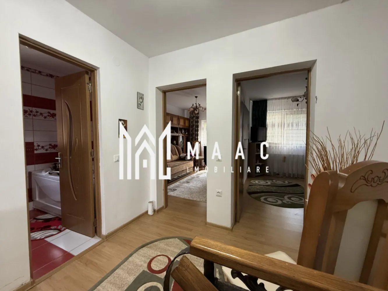 Casa tip Duplex | P+1+M | Curte | 4 camere | Arhitectilor - MAAC Imobiliare va prezinta o casa tip duplex in cartierul Arhitectilor. Locuință complet mobilată și utilată: Living spațios și luminos Bucătărie închisă, mobilată și utilată Trei dormitoare oferind spațiu și confort pentru întreaga familie Două băi, una cu cadă și cealaltă cu duș, pentru confort Spații suplimentare pentru depozitare Hol generos și primitor Camara-spalatorie pentru depozitare suplimentară Curte frumos amenajată și construcție adițională Bucătărie suplimentară în curte, perfectă pentru grătar sau petreceri în aer liber O cameră adițională și un loc de relaxare în aer liber Anul construcției: 2014, finisată în 2017 Două terase, oferind posibilitatea de a vă bucura de aerul proaspăt și priveliștea împrejurimilor. Acces facil la magazine, incluzând Kaufland, Lidl și Simpa Parcuri și stații de autobuz în proximitate. Pentru mai multe detalii precizati telefonic ca ati vazut anuntul cu ID: CP2014572 }}
