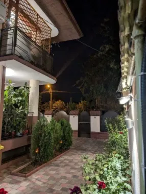 Bazilescu,2012,5 cam.+pod mansardabil,garaj,luminoasa si eleganta,zona curata
