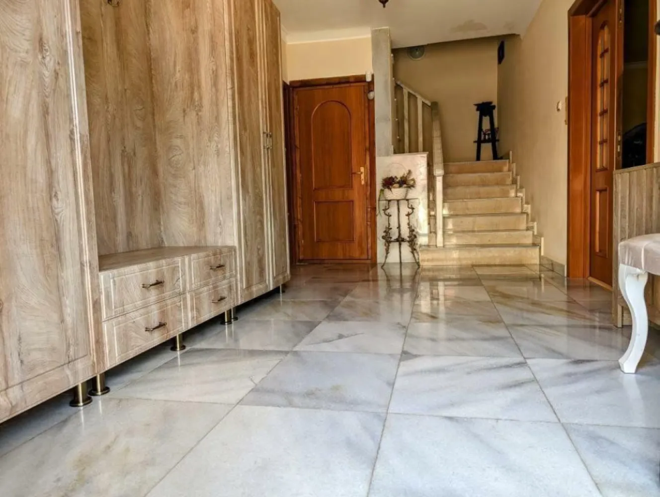 Bazilescu,2012,5 cam.+pod mansardabil,garaj,luminoasa si eleganta,zona curata