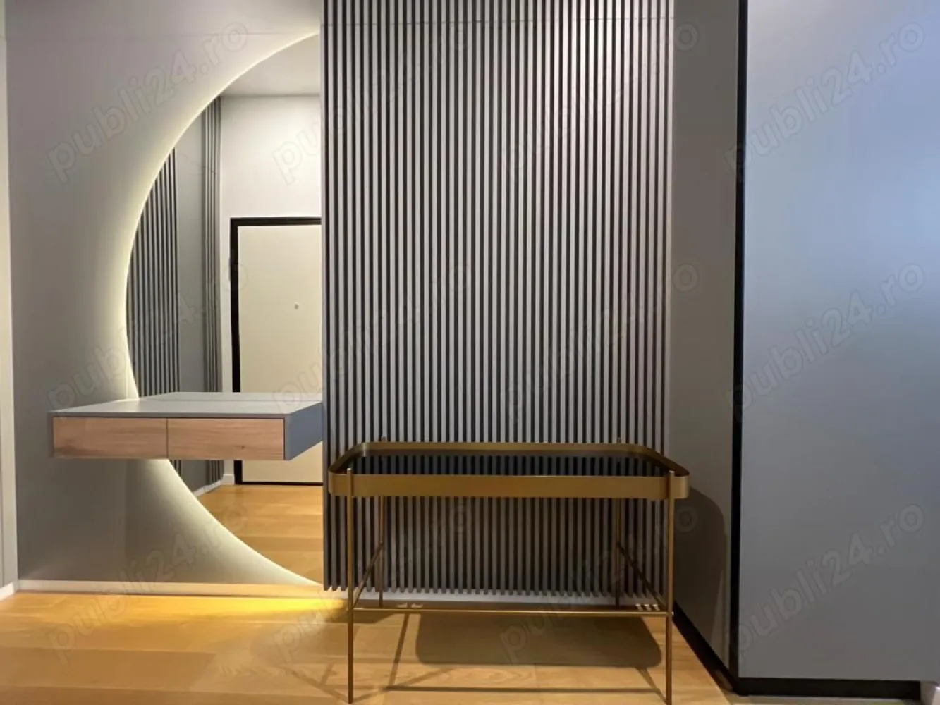 One Verdi Park 3 camere LUX - Apartament spatios si modern cu 3 camere, situat la etajul 8 al cladirii exclusiviste One Verdi Park. Cu o suprafata totala de 100,5 mp, acest apartament este ideal pentru cei care cauta confort si un stil de viata premium in inima Bucurestiului. Detalii Apartament: Suprafata totala construita: 100,5 mp Dormitor principal: 18,2 mp - spatios si luminos, perfect pentru relaxare. Dormitor secundar: 12,1 mp - ideal ca dormitor pentru oaspeti sau camera pentru copii. Living Room: 27,3 mp - deschis, cu spatiu generos pentru petrecerea timpului in familie sau cu prietenii. Bucatarie: 6,5 mp - complet utilata si moderna. Bai: 2 bai (4,6 mp si 7,9 mp) - amenajate elegant si echipate cu obiecte sanitare de inalta calitate. Hol: 5,2 mp Balcon: 7,2 mp - oferind o vedere superba asupra orasului si spatiu pentru relaxare. Pret nemobilat: 395.000 euro + tva Pret loc parcare subsol -2 : 29.500 +tva Pret mobilier: 35.000 +tva Despre Cladire - One Verdi Park: One Verdi Park este o cladire moderna, cu design arhitectural deosebit, oferind facilitati de top, printre care: Securitate 24 7 si supraveghere video Acces controlat si parcare subterana Lifturi de ultima generatie Spatii verzi si zone de relaxare Sala de fitness si spa Locuri de parcare disponibile Localizare si Vecinatate: Situat in zona Floreasca, One Verdi Park ofera acces rapid la tot ce inseamna confort urban: Magazine si Supermarketuri: Carrefour, Mega Image, Lidl, in proximitate. Restaurante si Cafenele: Zona ofera o varietate de optiuni culinare, de la restaurante elegante pana la cafenele si bistrouri moderne. Parcuri si Zone Verzi: Parcul Verdi si Parcul Floreasca sunt la o distanta mica, oferind spatii pentru plimbari si activitati in aer liber. Centru de Afaceri si Cladiri de Birouri: Zona Pipera si Floreasca Tower sunt aproape, ideale pentru cei care lucreaza in aceasta parte a orasului. Transport Public: Statii de metrou si de autobuz usor accesibile, facilitand deplasarea rapida catre alte zone ale orasului. Acest apartament reprezinta o oportunitate excelenta pentru cei care cauta un spatiu modern, bine compartimentat si situat intr-o zona de prestigiu a Bucurestiului.