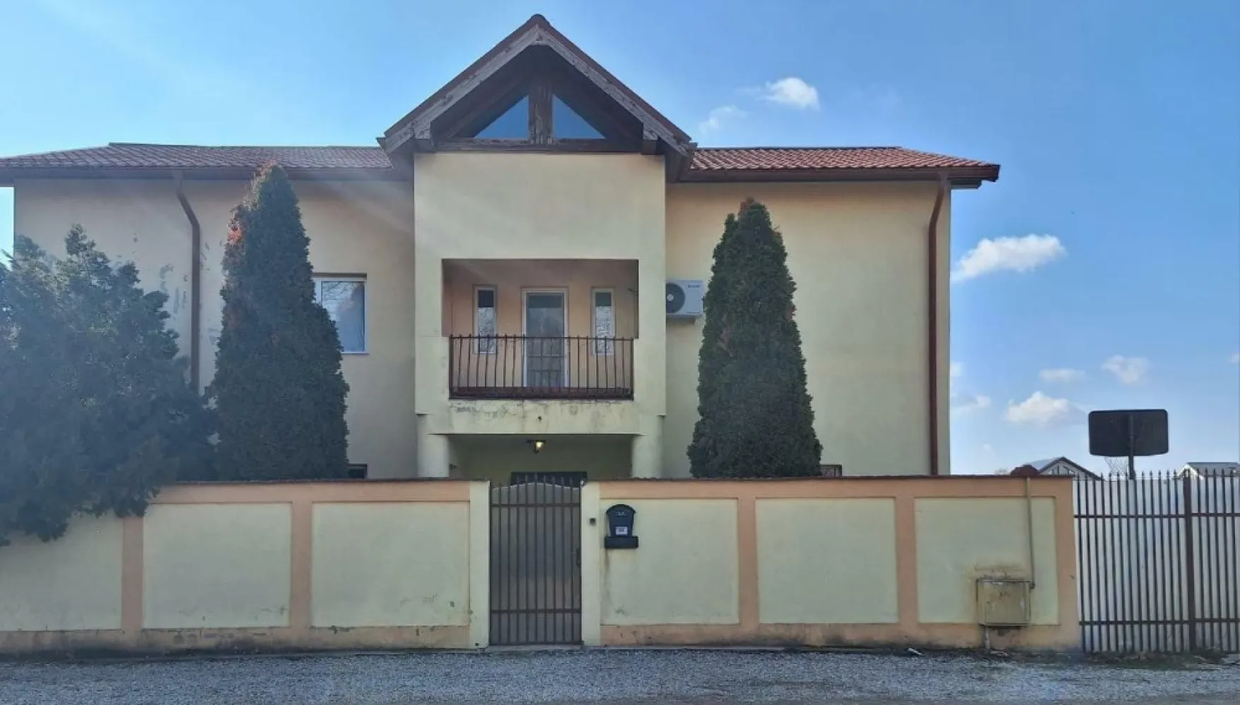Proprietar, vand vila individuala Siseşti, singur in curte