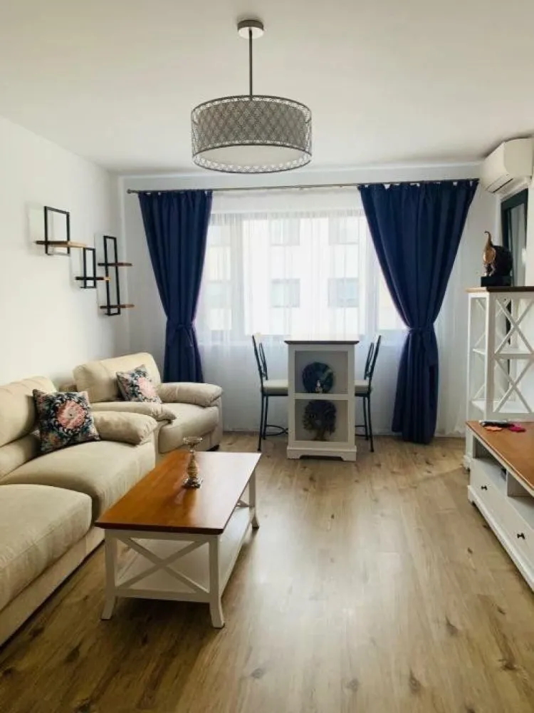 Apartament spaţios şi modern Greenfield Baneasa - 3 camere, 76 mp, parcare - Vă doriţi să locuiţi într-un apartament modern, cu finisaje de calitate, într-o zonă liniştită şi sigură, cu acces la natură şi la toate facilităţile unui complex rezidenţial de top? Acest apartament de 3 camere din Greenfield Baneasa este perfect pentru dumneavoastră! Cu o suprafaţă generoasă de 70 mp, construit în 2017, mobilat modern şi cu o orientare sud-estică ce oferă lumină naturală din plin, acest apartament vă va cuceri de la prima vedere. Dispune de un loc de parcare inclus, pentru confortul dumneavoastră. Bucuraţi-vă de liniştea şi confortul oferite de complex, cu locuri de joacă pentru copii, pază non-stop şi circuit închis. În plus, aveţi la îndemână şcoala Avenor, pădurea Băneasa şi un centru comercial, cu acces facil către toate punctele de interes ale oraşului.