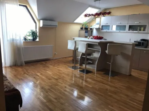 Ag EUROPA vinde ap. FINISAT cu 3 camere la etajul 4 zona CENTRALA.