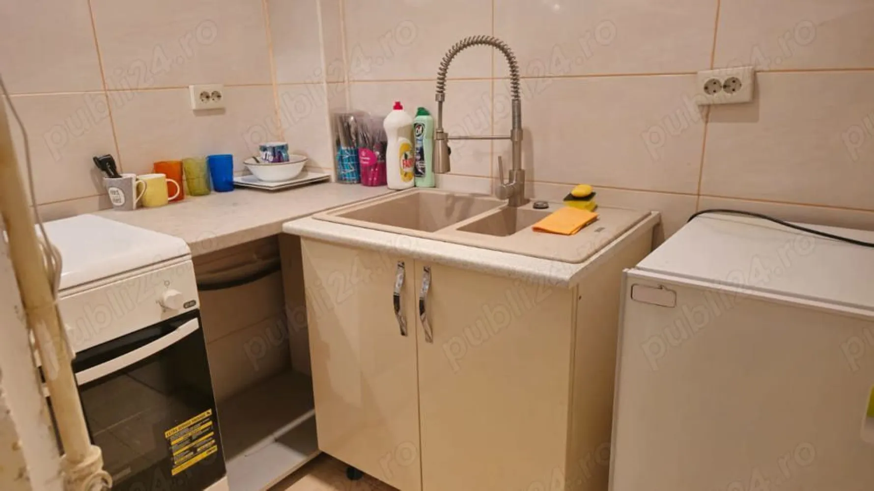 Garsoniera Dorobanti ASE strada Caragea Voda - Direct Proprietar - PROPRIETAR vand garsoniera libera, aflata intr un bloc cochet, solid, cu 3 apartamente pe etaj, anvelopat, cu curte interioara, strada Caragea Voda, la 200 metri de ASE, zona linistita si boema. Dispune de o boxa de 3,5 mp, bucatarie utilata, debara si balcon inchis. Nu colaborez cu Agentii Imobiliare!!