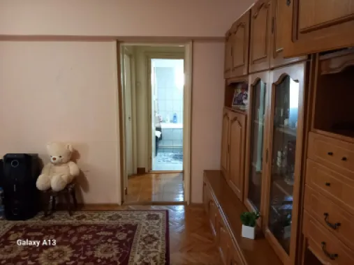Ag EUROPA vinde ap. 2 cam RENOVAT in 65mp Carpați 2 Etaj 4.