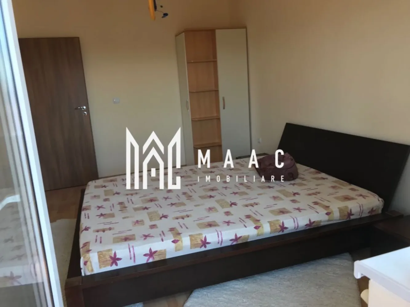 Apartament 3 camere I Loc de parcare I 2 Balcoane I Turnisor - MAAC Imobiliare va prezinta un apartament insorit si decomandat, amplasat la etajul 2 al unui imobil cu 3 etaje, din Turnisor. Locuinta cuprinde: living, bucatarie, 2 dormitoare, baie spatioasa cu vana si geam de aerisire, 2 balcoane (unul inchis). Aferente-loc de parcare in curtea comuna. Se vinde mobilat/utilat. Orientare S-E. Apartamentul se preteaza perfect pentru rezidenta sau pentru inchiriere in diverse regimuri. Zona linistita, de case, dar cu acces rapid catre centre comerciale, de invatamant, statii pentru transportul in comun, etc Pentru mai multe detalii precizati telefonic ca ati vazut anuntul cu ID:CP2762126 }}