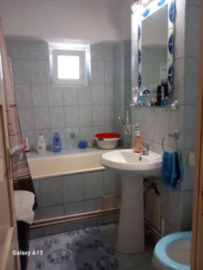 Ag EUROPA vinde ap. 2 cam RENOVAT in 65mp Carpați 2 Etaj 4.