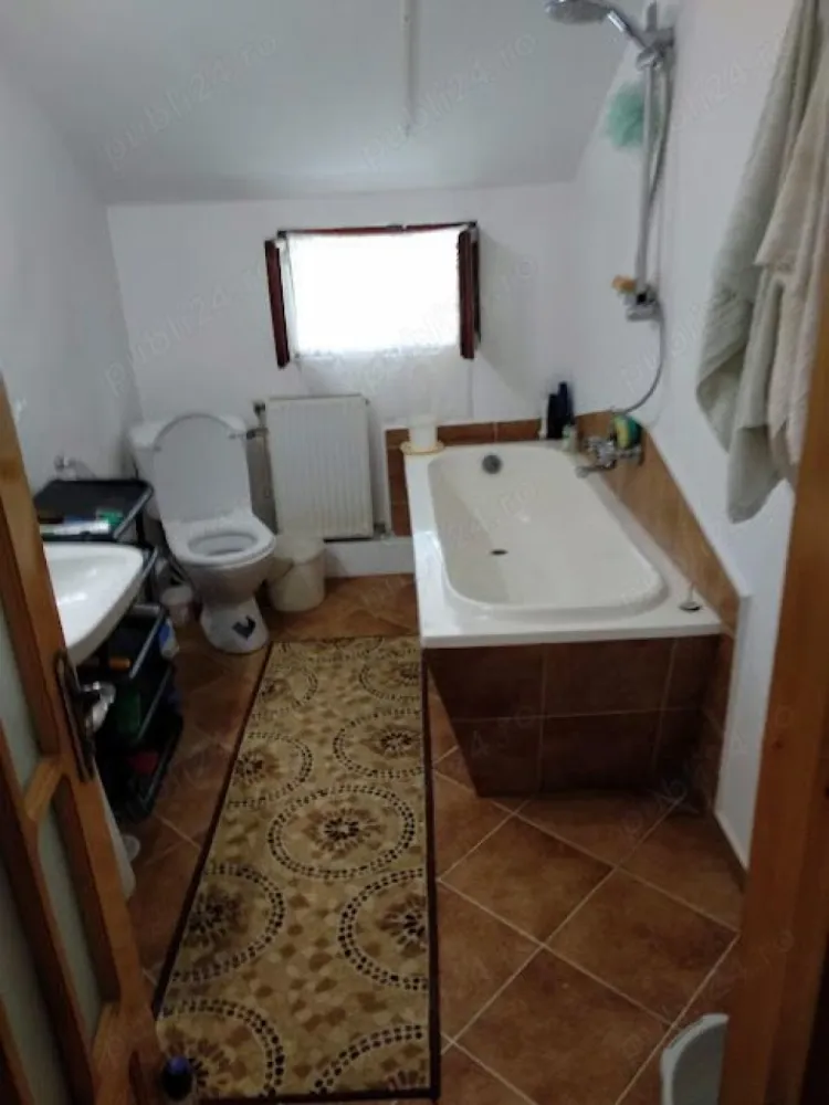 Casa, 3 dormitoare si living, de vînzare în Copou, an constr.2004
