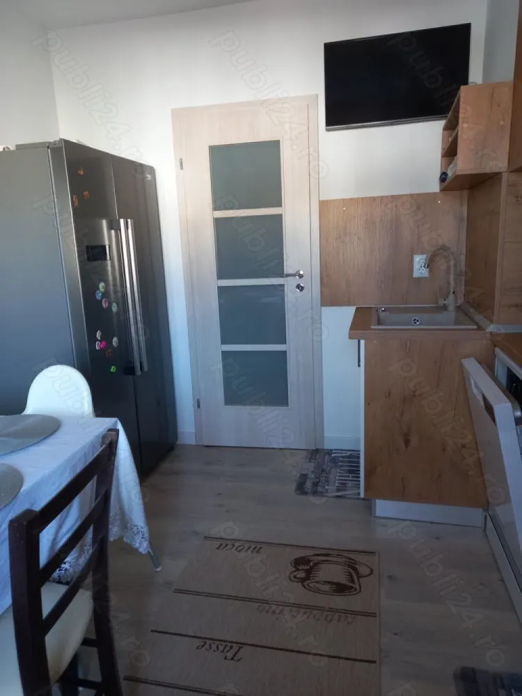 Ap 4 camere semidecomandat Zimbru - Persoana fizica ofer spre vanzare ap 4 camere semidecomandat 95 mp et 3 8,zona Rond Zimbru Vis a Vis de Biserica Catolica. Ap se vinde mobilat si utilat. Totul este nou! 165.000