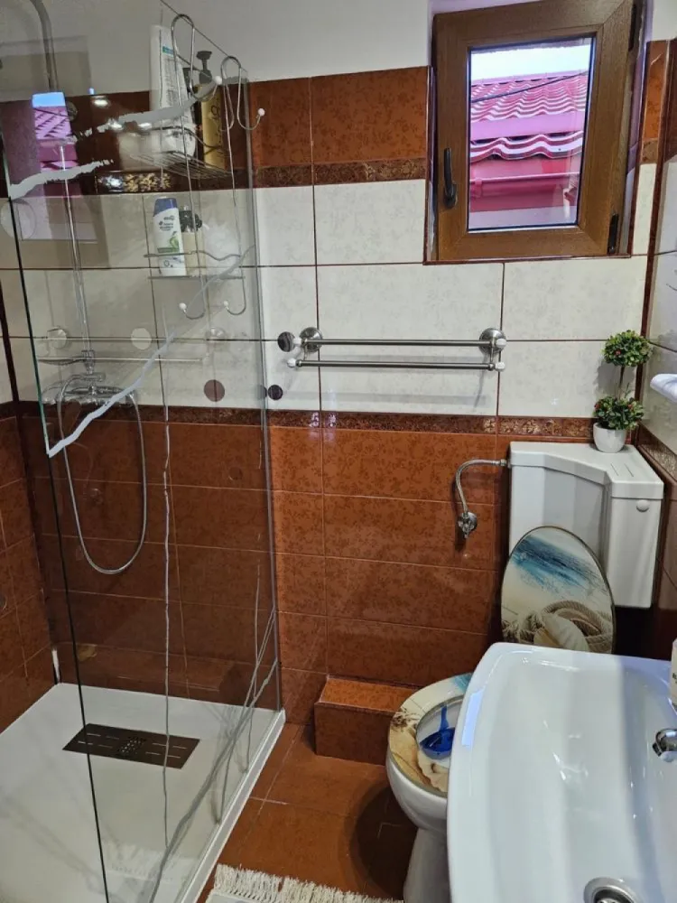 Casa de vanzare 3 camere Sos Giurgiului - Luica