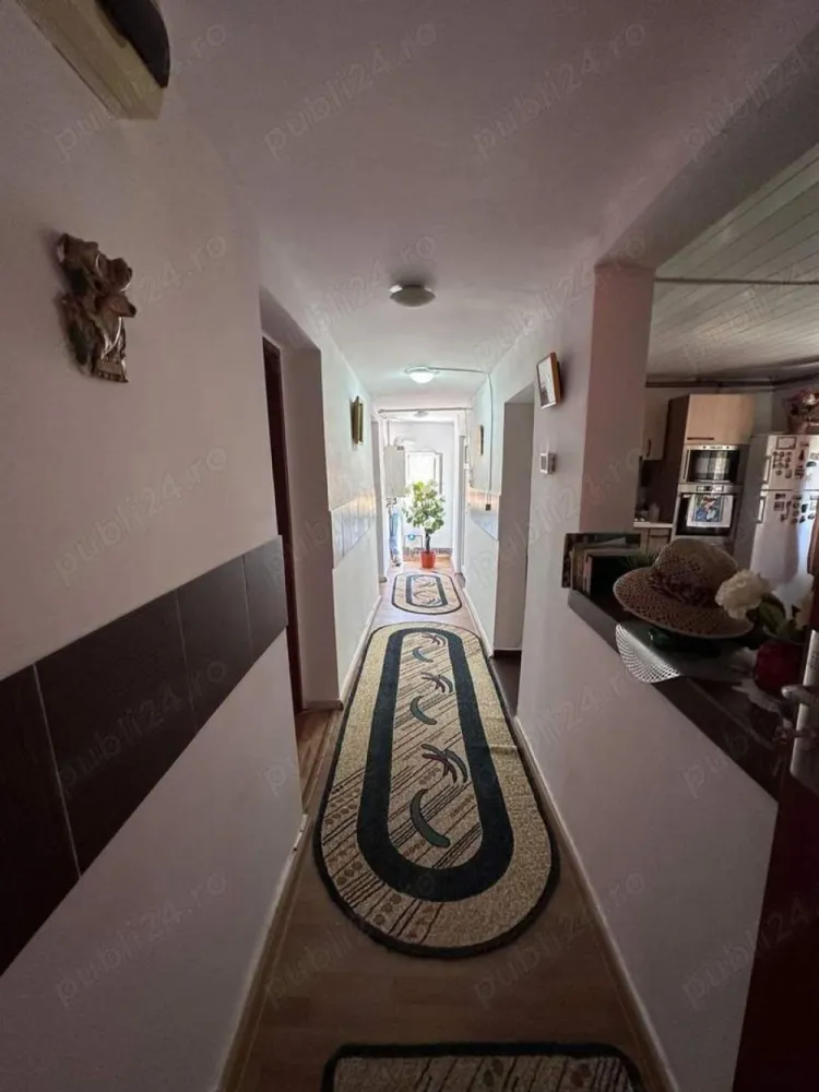 Casă Copou. 169000 . Negociabil. - Casă în zona Sărărie: 1 Living, 2 dormitoare, 1baie, 1 bucătărie, terasa, 2 magazii. Suprafața teren 366mp. Suprafața casa 83mp. Curent electric, internet, canalizare prin fosa, cu posibilitatea de racordare la rețeaua stradală. Geamuri termopan, centrala gaz. Construita în anul 1955, renovată complet în anul 2000. Preț 169000 euro. Negociabil. Telefon: .