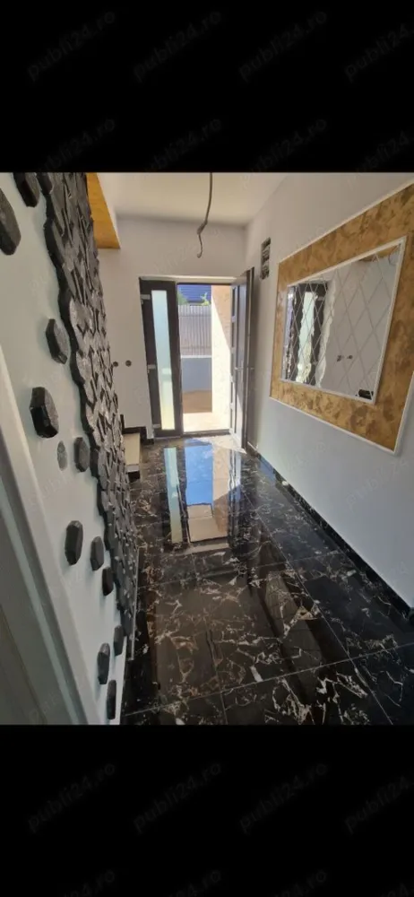 Proprietar Casă Miroslava - Direct Proprietar vând casă P +1 în MIROSLAVA ( reper Depozit TRANS Anapet) 118mp utili, 420mp teren Este poziționată într-o zona liniștită și aerisita, foarte aproape de mijloc de transport, 70m până la asfalt pe un drum privat pietruit, 1,2 km de Primaria MIROSLAVA ( LDL) Intabulata pt alte informații la