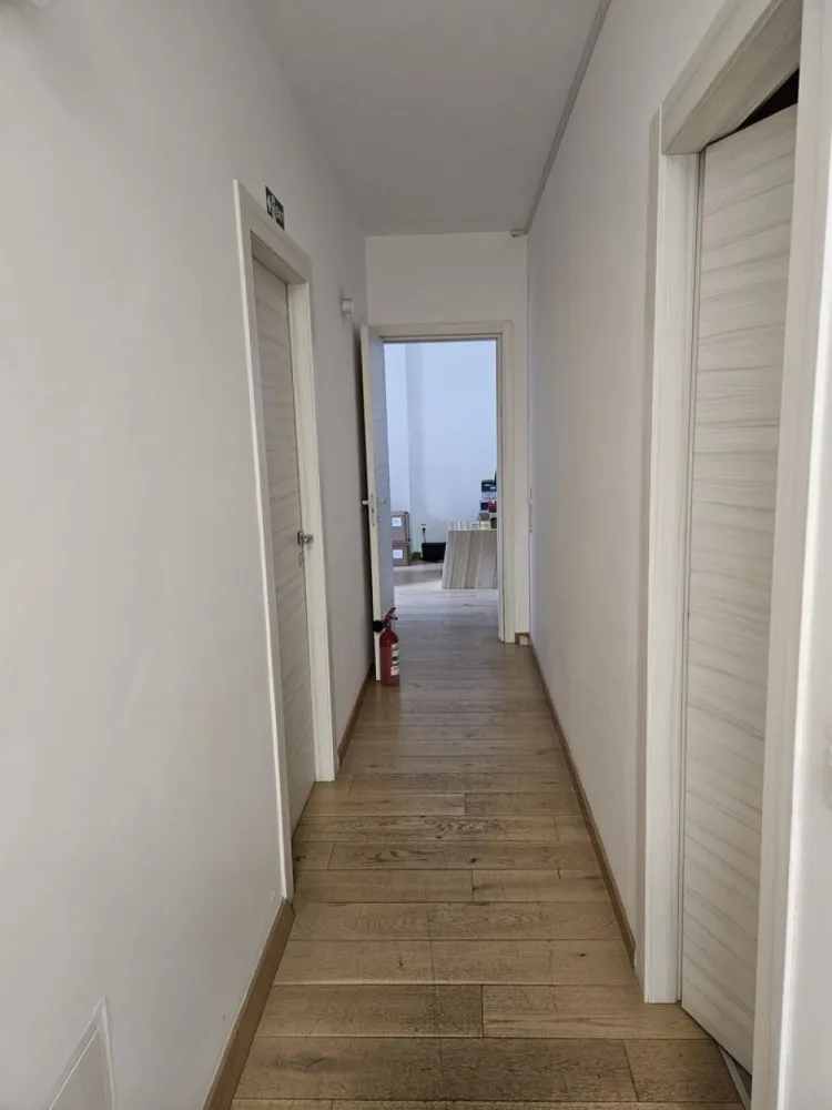 Apartament 4 camere -Unirii-Mircea Vodă - 4 camere, etaj 1, finisaje premium, poate fi folosit ca birou, clădire mixta comercial-rezidential, paza permanentă, 2 lifturi, TVA 0.