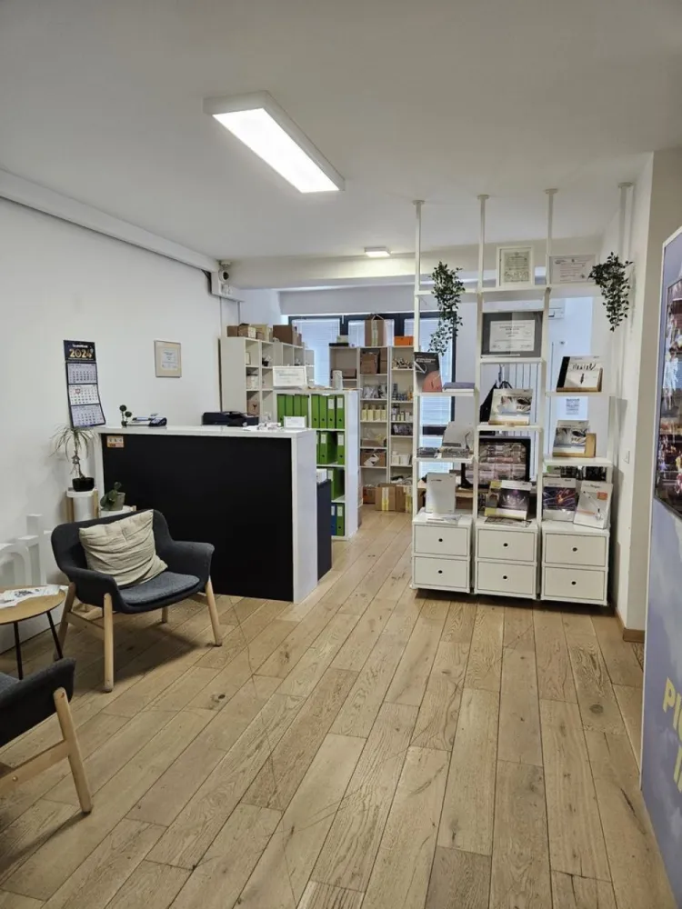 Apartament 4 camere -Unirii-Mircea Vodă - 4 camere, etaj 1, finisaje premium, poate fi folosit ca birou, clădire mixta comercial-rezidential, paza permanentă, 2 lifturi, TVA 0.