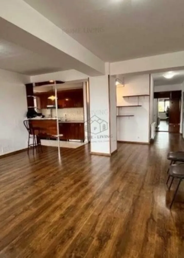 Unirii Tineretului Parcul Carol - Comision 0% pentru cumparator. Agentie imobiliara AllHouse vinde in exclusivitate apartament 3 camere semidecomandat. Living openspace cu bucataria. 1 Dormitor matrimonial cu baie proprie. 1 Dormitor cu baie separat. 2 Holuri. 1 Balcon tip logie de 7 mp. Imobil din 2008 tip boutique cu 18 apartamente. Etaj 3/5 cu lift. Vedere catre Parcul Carol. Loc de parcare in subteran inclus in pret. Pret fix!