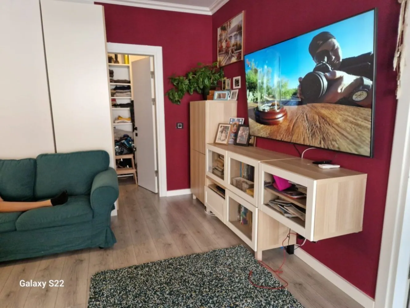 Apartament 4 camere Sisesti- Baneasa - Proprietar, Vand apartament de 4 camere, situat in zona Sisesti, zona ce bifeaza majoritatea punctelor de interes Este poziționat pe Sos Gheorghe Ionescu Sisesti, stația de autobuz în fsta blocului, la 5 minute de pădurea Băneasa , pe Sos Gh. Ionescu Sisesti. DESPRE APARTAMENT: Locuinta este semidecomandata, cu o suprafata utila totala de 92mp din care fac parte 2 balcoane de 6mp. Complet mobilata si utilata, aceasta dispune de un living de 21mp, 3 dormitoare si 2 bai dar si spatii de depozitare. Zona linistita, la etajul 2 unui imobil de 4 etaje, bloc tip boutique, 9 apartamente în tot blocul, lift, curte interioara. Spatii de depozit bicicleta în curtea blocului sau în parcare subterana, Se preda complet mobilat si utilat, gata de mutare. Aer condiționat, încălzire în pardoseala, termostat pt fiecare camera, video interfon. Bucatarie complet echipata, Loc de parcare inclus in pret! Blocului dat în folosință în 2023.