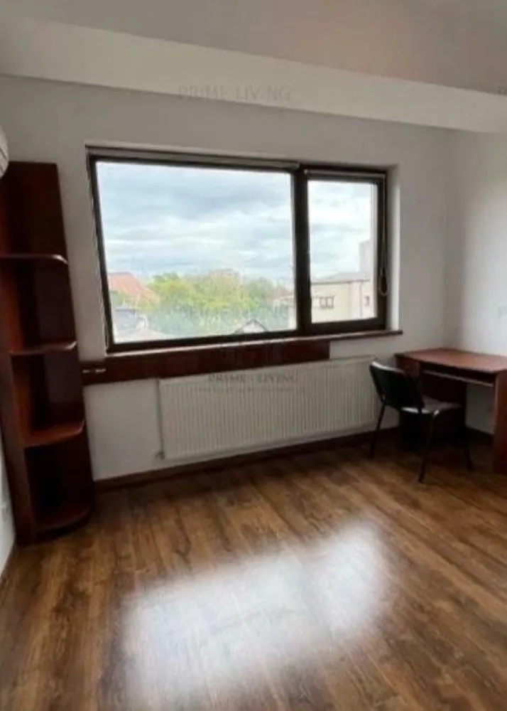 Unirii Tineretului Parcul Carol - Comision 0% pentru cumparator. Agentie imobiliara AllHouse vinde in exclusivitate apartament 3 camere semidecomandat. Living openspace cu bucataria. 1 Dormitor matrimonial cu baie proprie. 1 Dormitor cu baie separat. 2 Holuri. 1 Balcon tip logie de 7 mp. Imobil din 2008 tip boutique cu 18 apartamente. Etaj 3/5 cu lift. Vedere catre Parcul Carol. Loc de parcare in subteran inclus in pret. Pret fix!