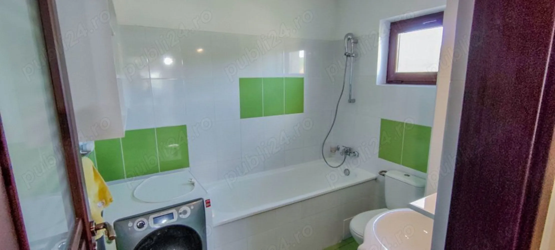 Ag BRASADAS vinde ap 2 cam 71mp Etaj 6/6 Podul de Fier 2015 - Agentia BRASADAS vinde apartament cuo2 camere DECOMANDATE cu o suprafata utila de 71.33 mp. Dependinte: 1 baie, bucatarie, debara, hol mare, balcon. Este situat intr-o cladire cu 6 etaje, la etajul 6, in zona Podul de Fier, bulevardul CA Rosetti la 3 minute pana in Podul de Fier, la 7 minute de mers pe jos pana in Targu Cucului. Apartamentul se vinde mobilat și utilat. Apartamentul se vinde cu următoarele dotări: jaluzele exterioare, mocheta lipita in camere, aer condiționat, frigider, mașina de spălat, cuptor, plita, hota, TV pe perete., mobila bucatarie mdf vopsit, mobila de dormitor in ambele camere,paturi, dulapuri, noptiere, birouri, dulapuri pe hol. Apartamentul poate fi cumparat si prin credit. Pentru mai multe oferte accesați www.brasadas.com.