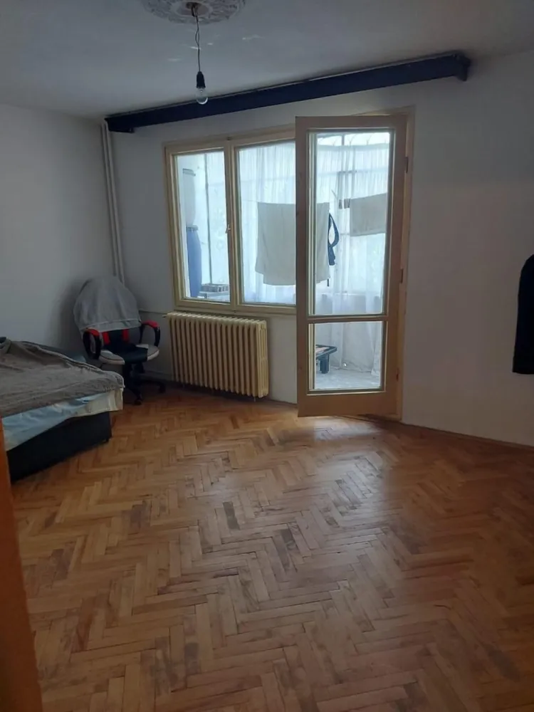 Vand apartament 3 camere langa policlinica Malcoci