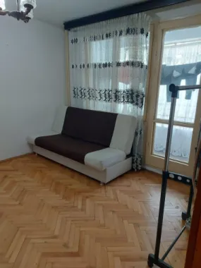 Vand apartament 3 camere langa policlinica Malcoci