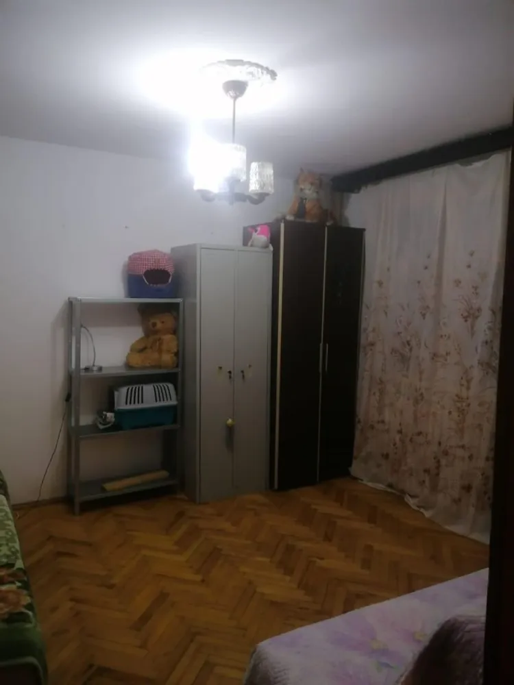 Vand apartament 3 camere langa policlinica Malcoci