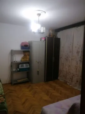 Vand apartament 3 camere langa policlinica Malcoci