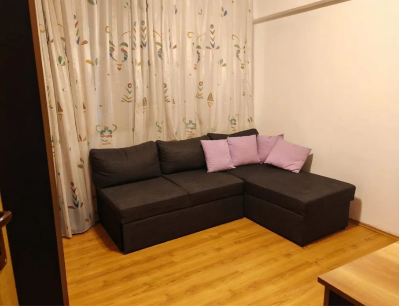 Apartament 3 camere Giurgiului - Apartamentul este situat intr-un bloc reabilitat pe soseaua Giurgiului, decomandat, etaj 1 din 10, se vinde mobilat si utilat complet. Zone adiacente:Eroii Revolutiei, Piata Sudului, Brancoveanu.