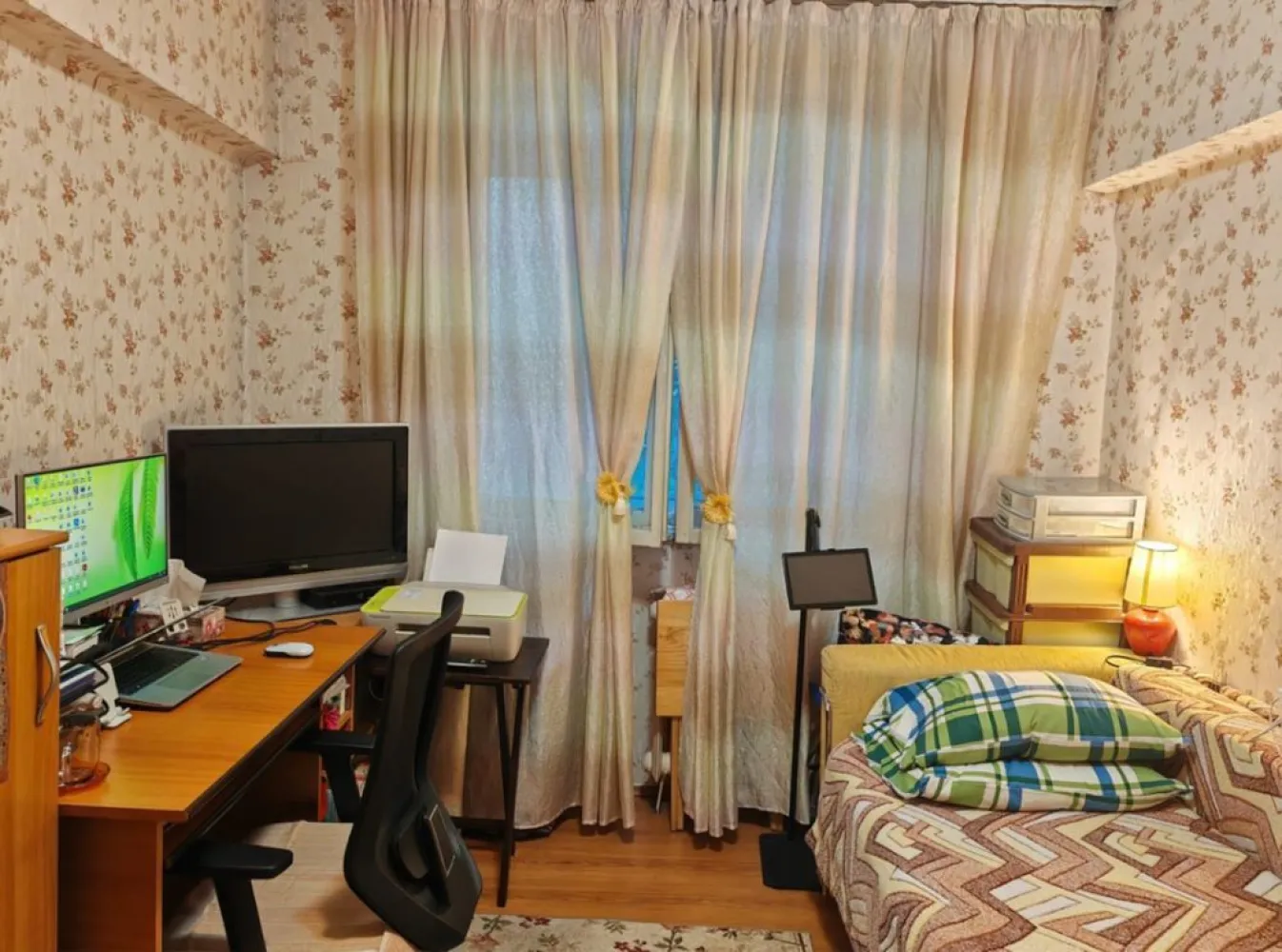 Apartament 3 camere Giurgiului - Apartamentul este situat intr-un bloc reabilitat pe soseaua Giurgiului, decomandat, etaj 1 din 10, se vinde mobilat si utilat complet. Zone adiacente:Eroii Revolutiei, Piata Sudului, Brancoveanu.