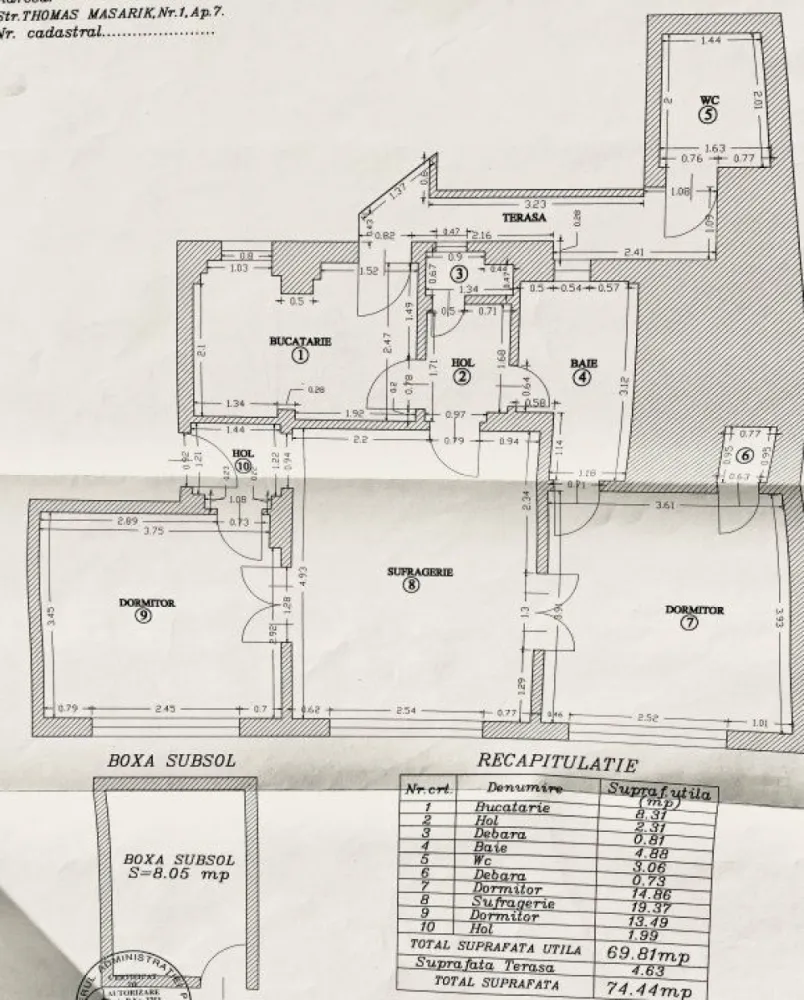 3 camere parter renovat zona Icoanei/Rosetti - Situat la coltul Str. Thomas Masaryk cu Str. Jean Louis Calderon in bloc construit 1930-1940 incadrat fara risc seismic. Apartamentul este usor accesibil la parter si cu deschideri intre camere poate fi pretabil ca birou sau cabinet privat. Vedere catre gang/curte interioara, ferit de strada. Beneficiaza; de dublu acces pe casa scarii cat si secundar din curtea interioara, mplu spatiu de depozitare si boxa la subsolul cladirii. Renovat si oferit cu electrocasnice (frigider, masina de spalat) si bucatarie complet mobilata. Pentru mai multe date sau programarea unei vizionari rog contact pe mail.