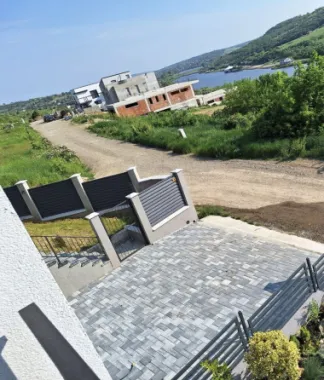 Casa Moara de Vant cu vedere superba spre lac si padure in zona SRU