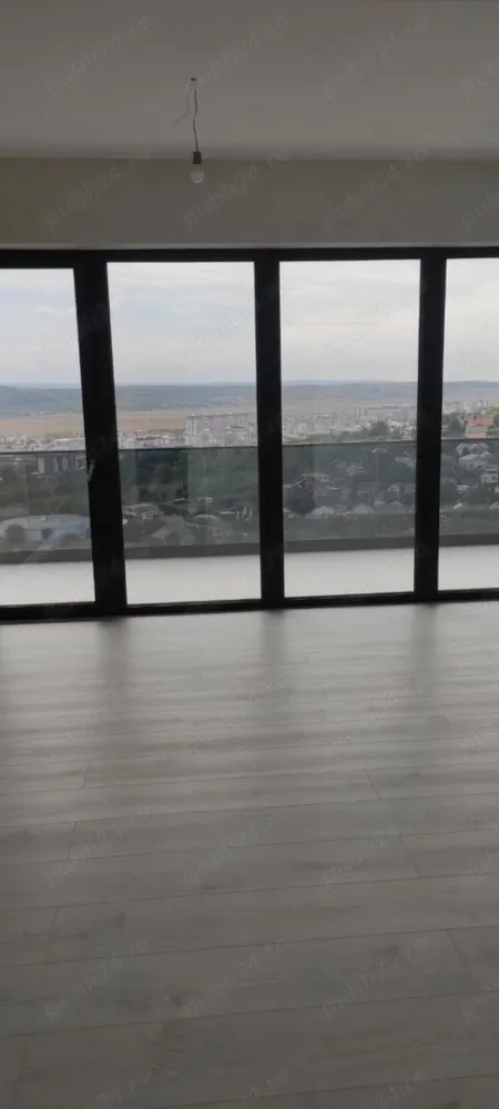 Apartament cu 2 camere de vânzare, direct de la dezvoltator - Copou - Te invităm să descoperi un apartament deosebit, situat în una dintre cele mai căutate zone din Iași, Copou, cu o priveliște spectaculoasă asupra Grădinii Botanice! Acest apartament modern, de 63 mp, se află la etajul 3 din 3 într-un bloc nou, construit cu atenție la detalii. Detalii apartament: - Suprafață utilă: 63 mp - 2 camere spațioase, ideale pentru confortul tău - Etajul 3, bloc nou, finisaje premium - Priveliste impresionantă către Grădina Botanică - Preț: 158.000 EUR + TVA Achiziționare directă de la dezvoltator, fără comision! Acest apartament este alegerea perfectă pentru cei care își doresc o locuință într-o zonă verde și liniștită, dar și o investiție de valoare în timp. Contactează-ne pentru mai multe detalii și pentru a programa o vizionare: