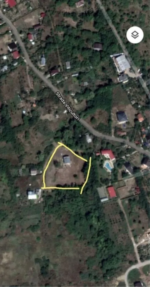 Teren 4200m2, Copou, M.Sadoveanu, PUZ! - Teren 4200mp situat în zona cramele Copou, Sadoveanu,pe strada Viticultori. PUZ aprobat, elaborat pentru construire locuinte individuale. Conform avizului de oportunitate obținut ,se pot construi 6 vile cu regim de înălțime D+P+1 ,POT 30% și CUT 0.9 Terenul cu actele aferente este pregatit pentru demararea autorizatiei de construire. Zonă exclusiva de case cu mult spatiu verde,liniște si priveliște panoramică. Acces ușor din Copou pe drum proaspat asfaltat de 9m ,toate utilitățile la limita proprietății! Mai multe detalii la telefon!