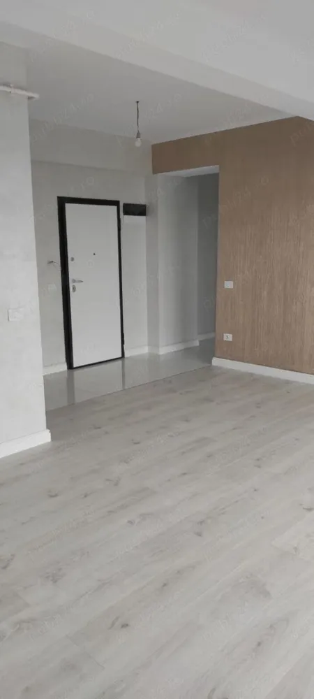 Apartament cu 2 camere de vânzare, direct de la dezvoltator - Copou - Te invităm să descoperi un apartament deosebit, situat în una dintre cele mai căutate zone din Iași, Copou, cu o priveliște spectaculoasă asupra Grădinii Botanice! Acest apartament modern, de 63 mp, se află la etajul 3 din 3 într-un bloc nou, construit cu atenție la detalii. Detalii apartament: - Suprafață utilă: 63 mp - 2 camere spațioase, ideale pentru confortul tău - Etajul 3, bloc nou, finisaje premium - Priveliste impresionantă către Grădina Botanică - Preț: 158.000 EUR + TVA Achiziționare directă de la dezvoltator, fără comision! Acest apartament este alegerea perfectă pentru cei care își doresc o locuință într-o zonă verde și liniștită, dar și o investiție de valoare în timp. Contactează-ne pentru mai multe detalii și pentru a programa o vizionare: