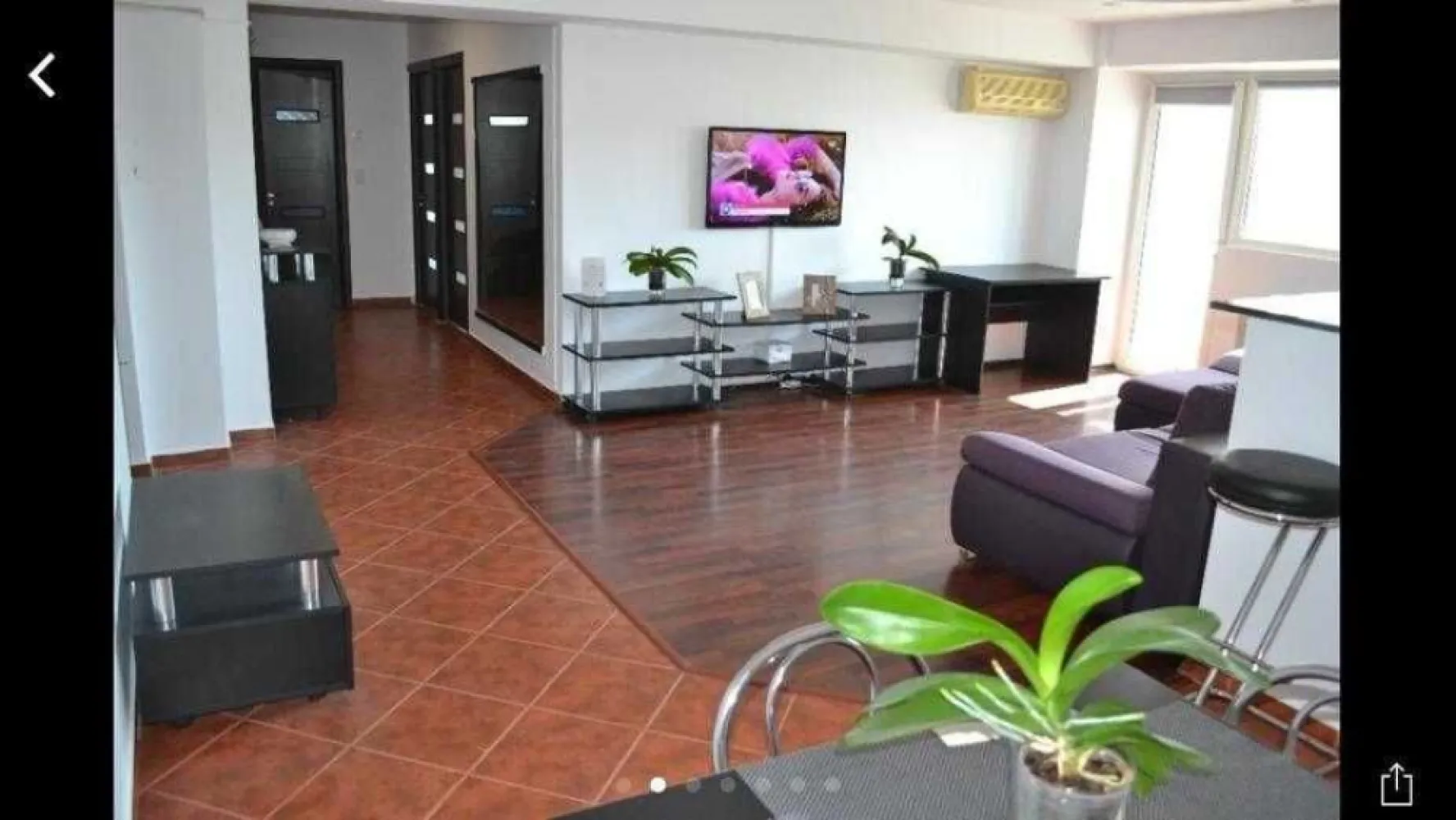 Proprietar, ap 3 camere ,Gorjului,92mp,loc parcare,mobilat si utilat - Ofer spre inchiriere un apartament aflat pe Blv. Iuliu Maniu 170A , cu 3 camere de 90 mp la etajul 9 din 10. Apartamentul este mobilat si utilat ( aragaz, frigider, masina de spalat rufe, hota, televizoare, 3 aere conditionate) .Este un apartament calduros si luminos - este amplasat spre sud si are lumina toata ziua. Are 2 balcoane ( unul cu acces din sufragerie si unul cu acces din dormitorul mare. Bucatarie cu bar si zona de luat masa. Baie cu cada si geam. Loc de parcare inclus . Loc de joaca pentru copii in fata blocului si Mega Image la parterul blocului. Mutare imediata. 1+1 luna garantie Vizionare: Luni - Duminica 9:00-22:00 cu telefon inainte.