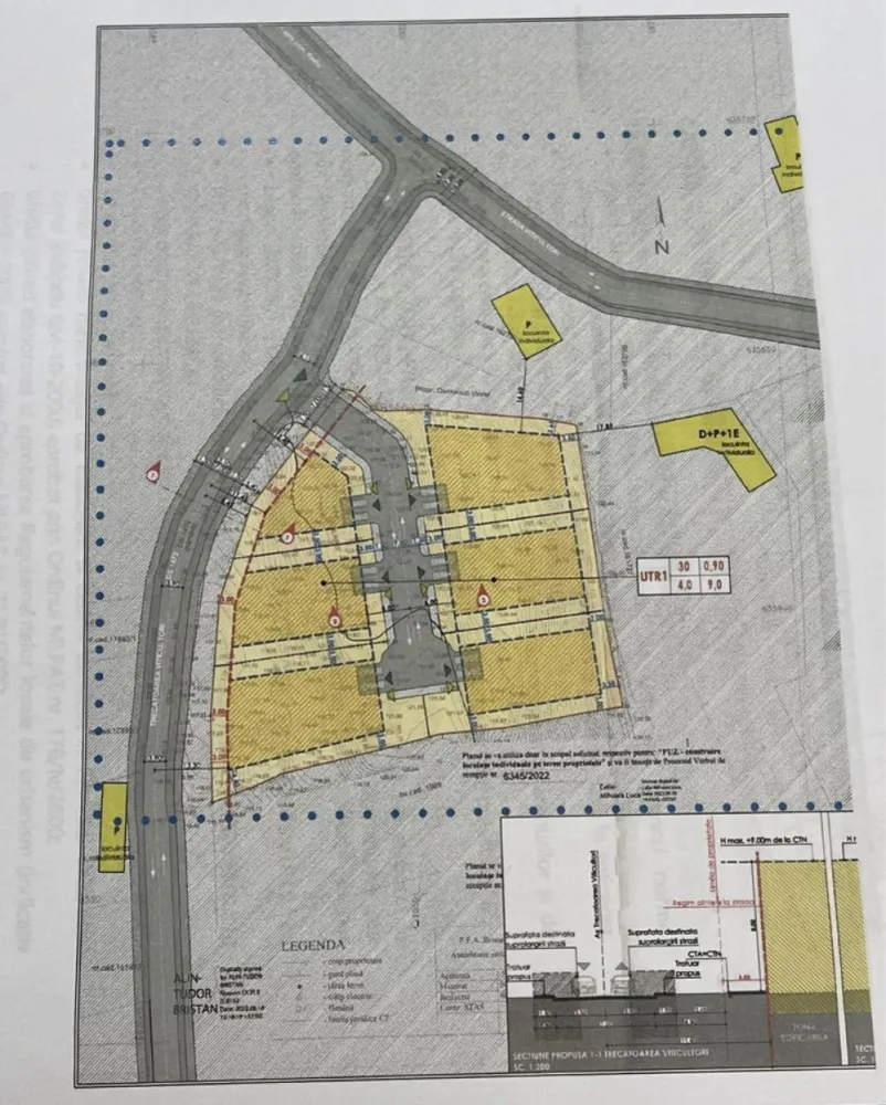 Teren 4200m2, Copou, M.Sadoveanu, PUZ! - Teren 4200mp situat în zona cramele Copou, Sadoveanu,pe strada Viticultori. PUZ aprobat, elaborat pentru construire locuinte individuale. Conform avizului de oportunitate obținut ,se pot construi 6 vile cu regim de înălțime D+P+1 ,POT 30% și CUT 0.9 Terenul cu actele aferente este pregatit pentru demararea autorizatiei de construire. Zonă exclusiva de case cu mult spatiu verde,liniște si priveliște panoramică. Acces ușor din Copou pe drum proaspat asfaltat de 9m ,toate utilitățile la limita proprietății! Mai multe detalii la telefon!