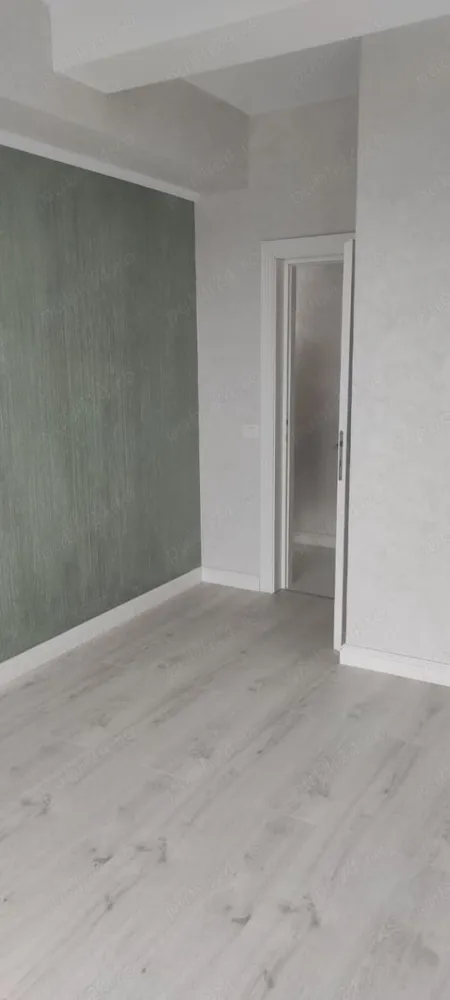 Apartament cu 2 camere de vânzare, direct de la dezvoltator - Copou - Te invităm să descoperi un apartament deosebit, situat în una dintre cele mai căutate zone din Iași, Copou, cu o priveliște spectaculoasă asupra Grădinii Botanice! Acest apartament modern, de 63 mp, se află la etajul 3 din 3 într-un bloc nou, construit cu atenție la detalii. Detalii apartament: - Suprafață utilă: 63 mp - 2 camere spațioase, ideale pentru confortul tău - Etajul 3, bloc nou, finisaje premium - Priveliste impresionantă către Grădina Botanică - Preț: 158.000 EUR + TVA Achiziționare directă de la dezvoltator, fără comision! Acest apartament este alegerea perfectă pentru cei care își doresc o locuință într-o zonă verde și liniștită, dar și o investiție de valoare în timp. Contactează-ne pentru mai multe detalii și pentru a programa o vizionare:
