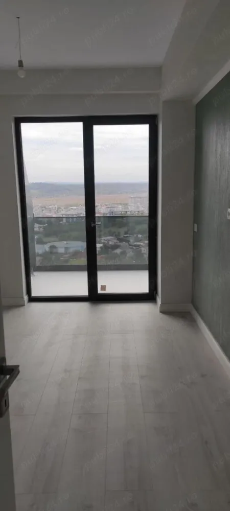 Apartament cu 2 camere de vânzare, direct de la dezvoltator - Copou - Te invităm să descoperi un apartament deosebit, situat în una dintre cele mai căutate zone din Iași, Copou, cu o priveliște spectaculoasă asupra Grădinii Botanice! Acest apartament modern, de 63 mp, se află la etajul 3 din 3 într-un bloc nou, construit cu atenție la detalii. Detalii apartament: - Suprafață utilă: 63 mp - 2 camere spațioase, ideale pentru confortul tău - Etajul 3, bloc nou, finisaje premium - Priveliste impresionantă către Grădina Botanică - Preț: 158.000 EUR + TVA Achiziționare directă de la dezvoltator, fără comision! Acest apartament este alegerea perfectă pentru cei care își doresc o locuință într-o zonă verde și liniștită, dar și o investiție de valoare în timp. Contactează-ne pentru mai multe detalii și pentru a programa o vizionare: