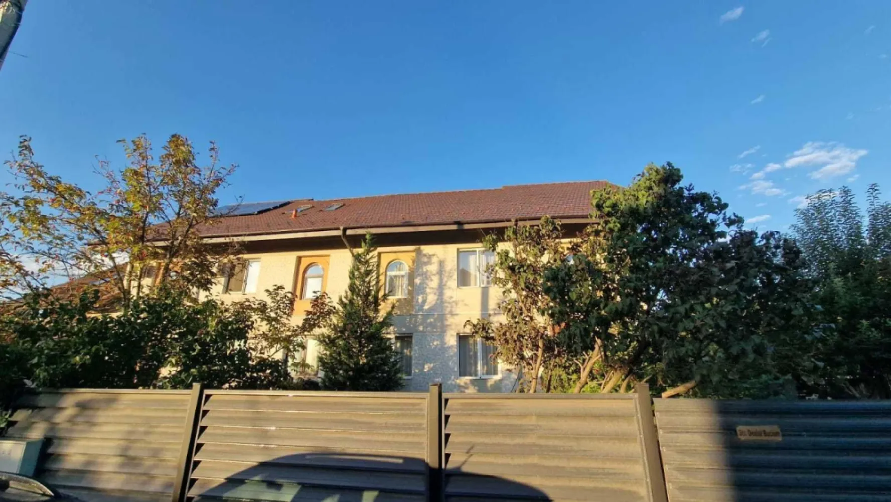Casa de Vinzare mobilata gata de mutat - Iasi, Str. Dealulu Bucium Nr.1 Casa cu 1250 mp casa cu demisol, parter, etaj si mansarda mobilata .